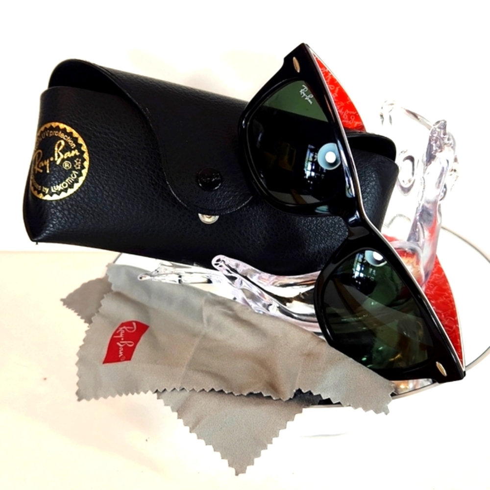 Ray-Ban Classic Wayfarer Black Sunglasses with Case